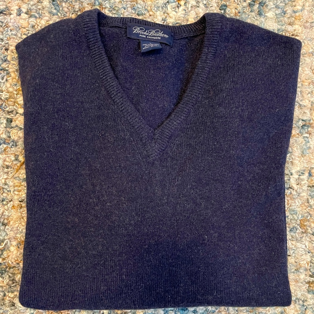Cashmere v-neck sweater, Brooks Brothers, size Large, navy blue.